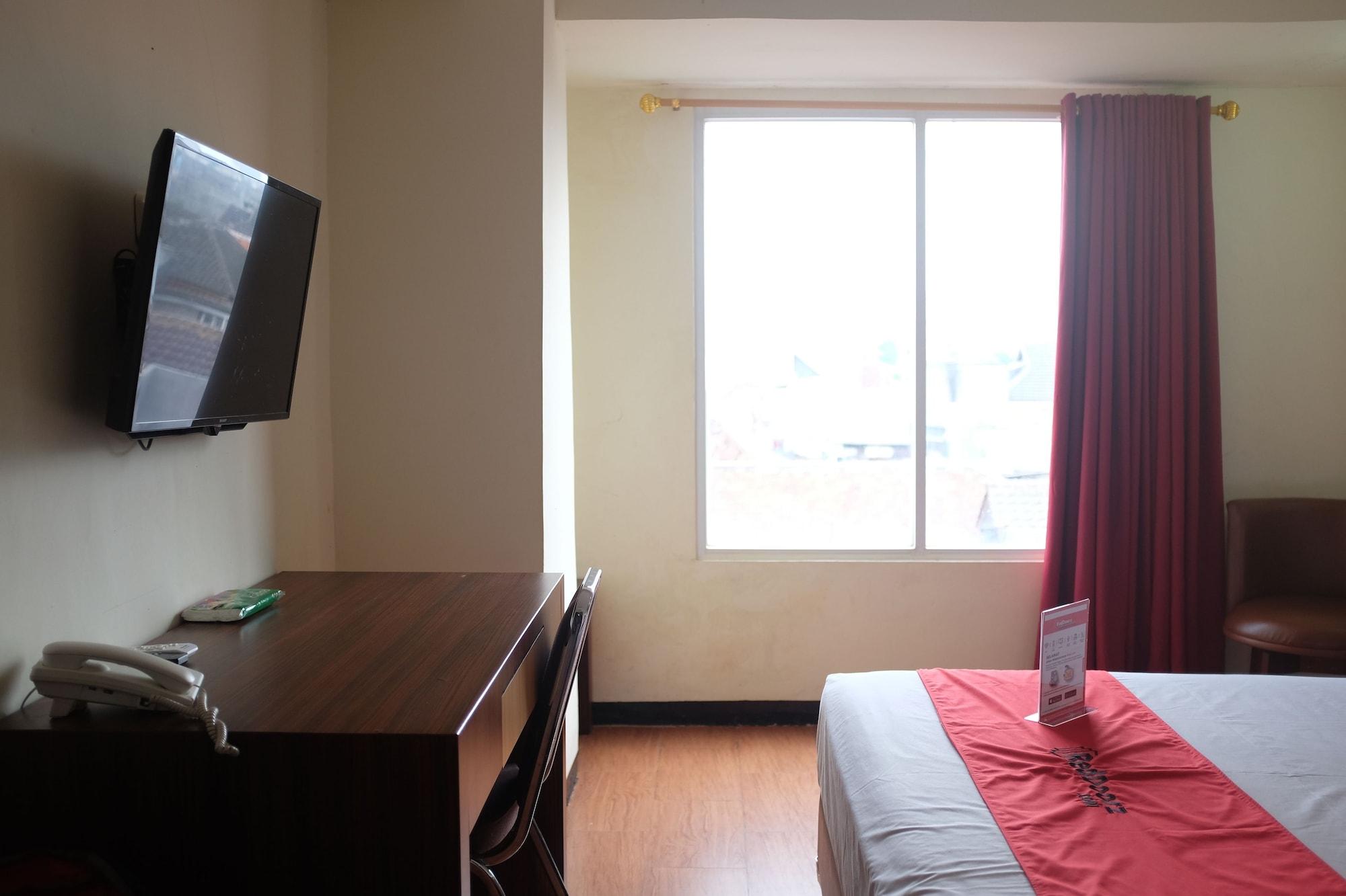 Reddoorz Plus Near Senen Джакарта Экстерьер фото