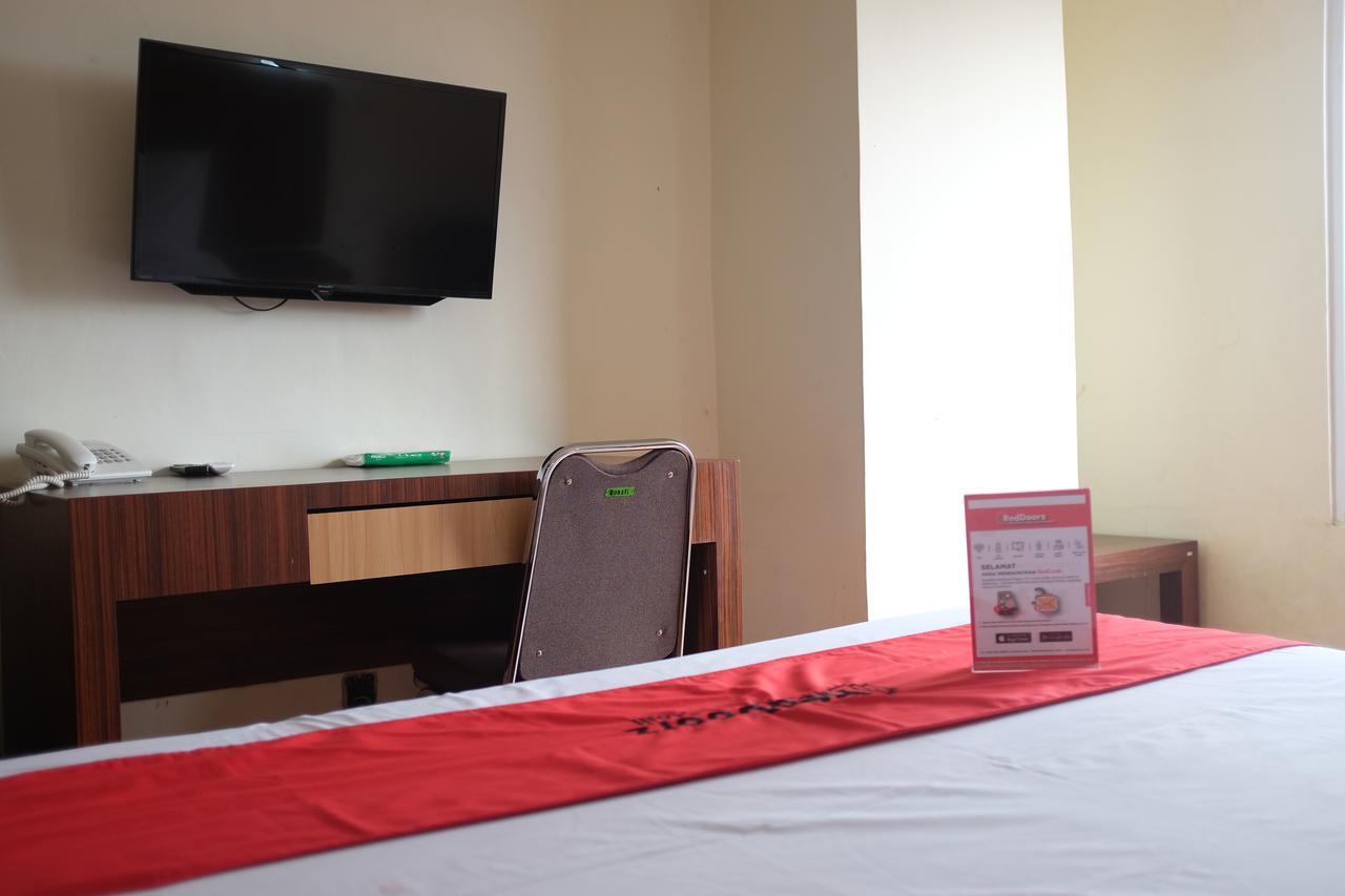 Reddoorz Plus Near Senen Джакарта Экстерьер фото